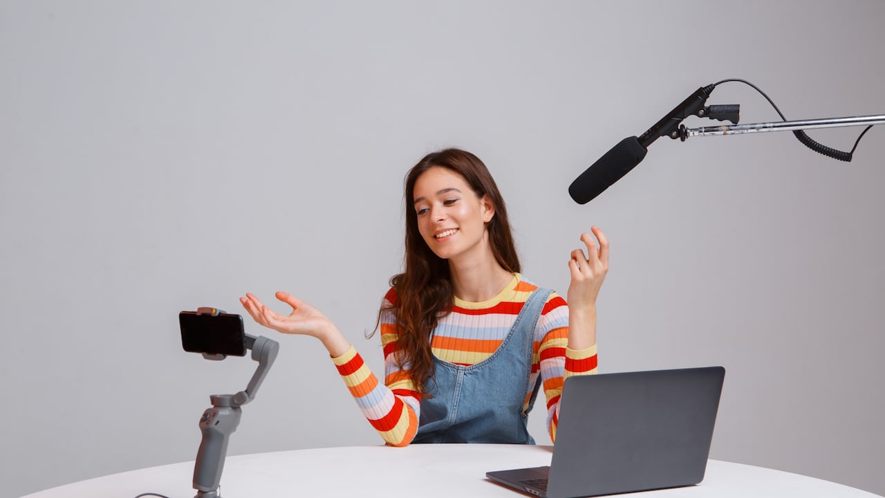 Los comunicadores sociales son unos de los profesionales más integrales que se forman en la academia para aportar desde la parte creativa y estratégica al posicionamiento y visibilidad de las organizaciones, de acuerdo con la académica Alix Belinda Castro.