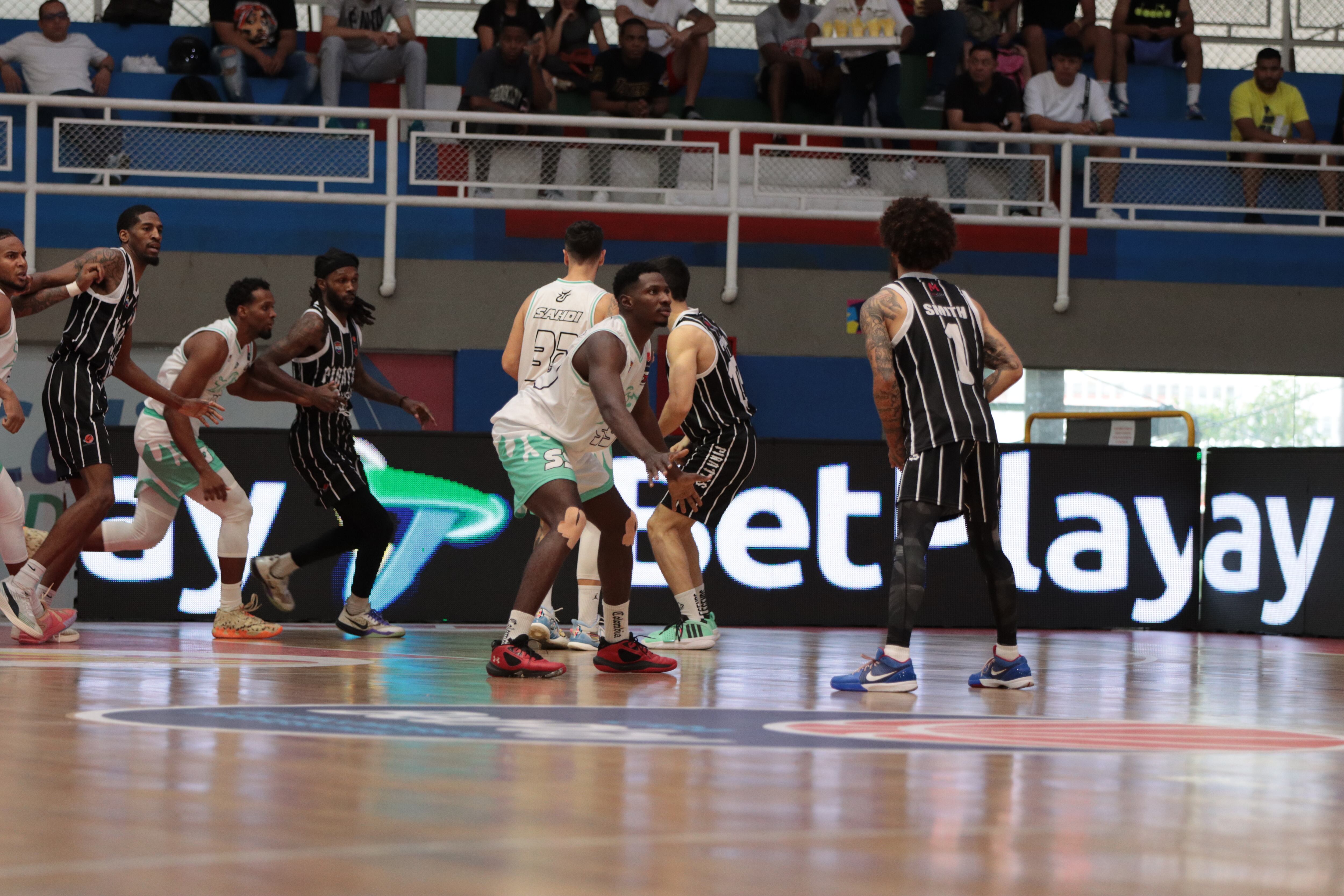 Toros de Cali enfrentó a Piratas, en el debut de la liga Betplay de baloncesto.