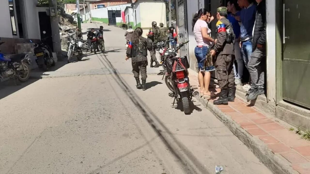 Entre los ilegales se encuentran mujeres.