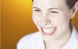 Deben tener los dientes sanos, ser mayores de 17 años, una higiene oral óptima.