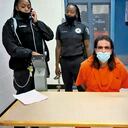 La imagen de Saab vestido de naranja le dio la vuelta al mundo, mientras que en Caracas le rendían homenajes de mártir de la revolución.