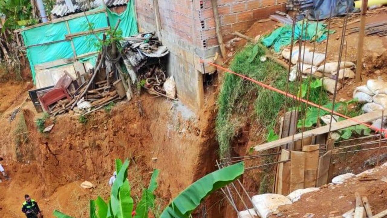Deslizamiento en una obra del barrio Santa Cruz, nororiente de Medellín.