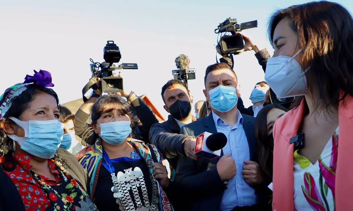 Balacera interrumpió vista de Izkia Siches, ministra del Interior de Chile, a territorio Mapuche.
