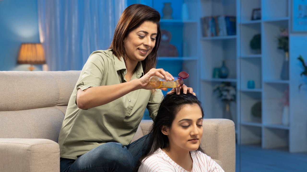 Los aceites secos son ideales para hidratar el cabello.