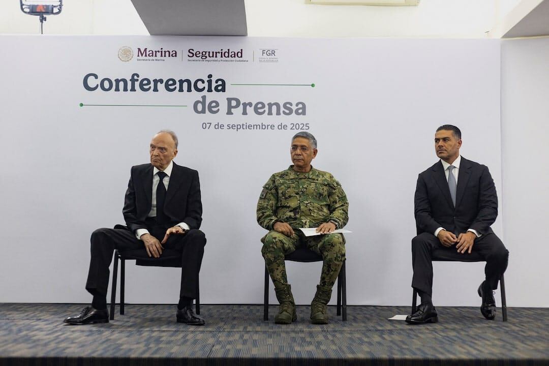 Funcionarios de la Fiscalía y Marina mexicana durante rueda de prensa