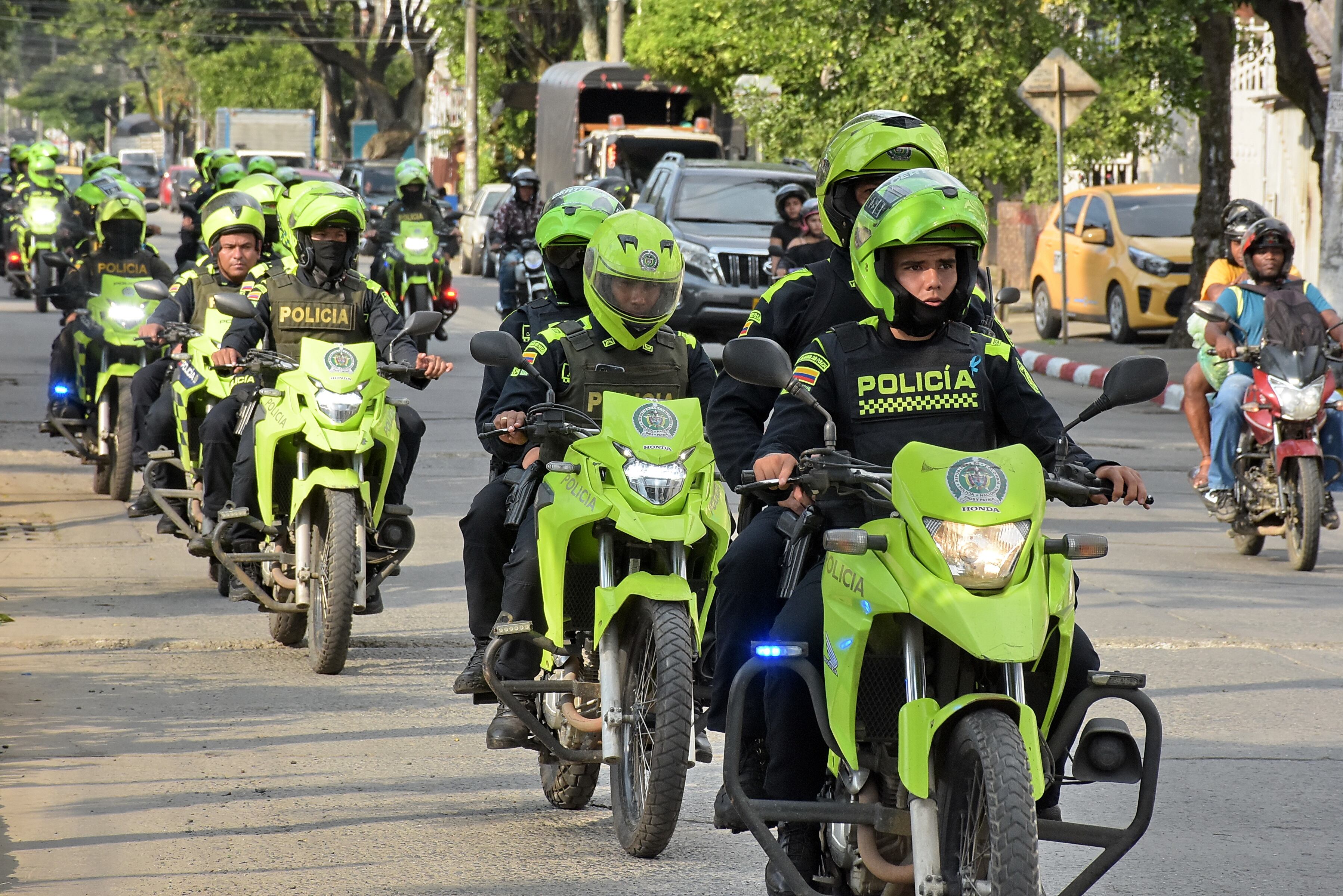 Tras el anuncio del Alcalde Alejandro Eder de que la Policia Metropolitana se tome las calles de la ciudad, se puede evidenciar la presencia de la fuerza pública con controles de vigilancia y seguridad en los barrios de cali.