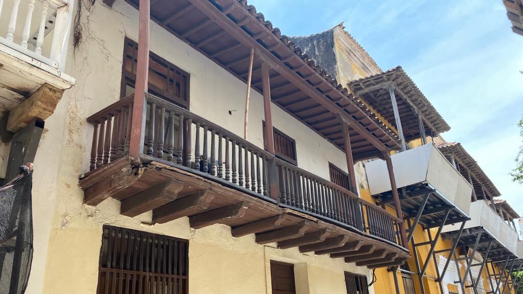 Balcón en riesgo en Universidad de Cartagena