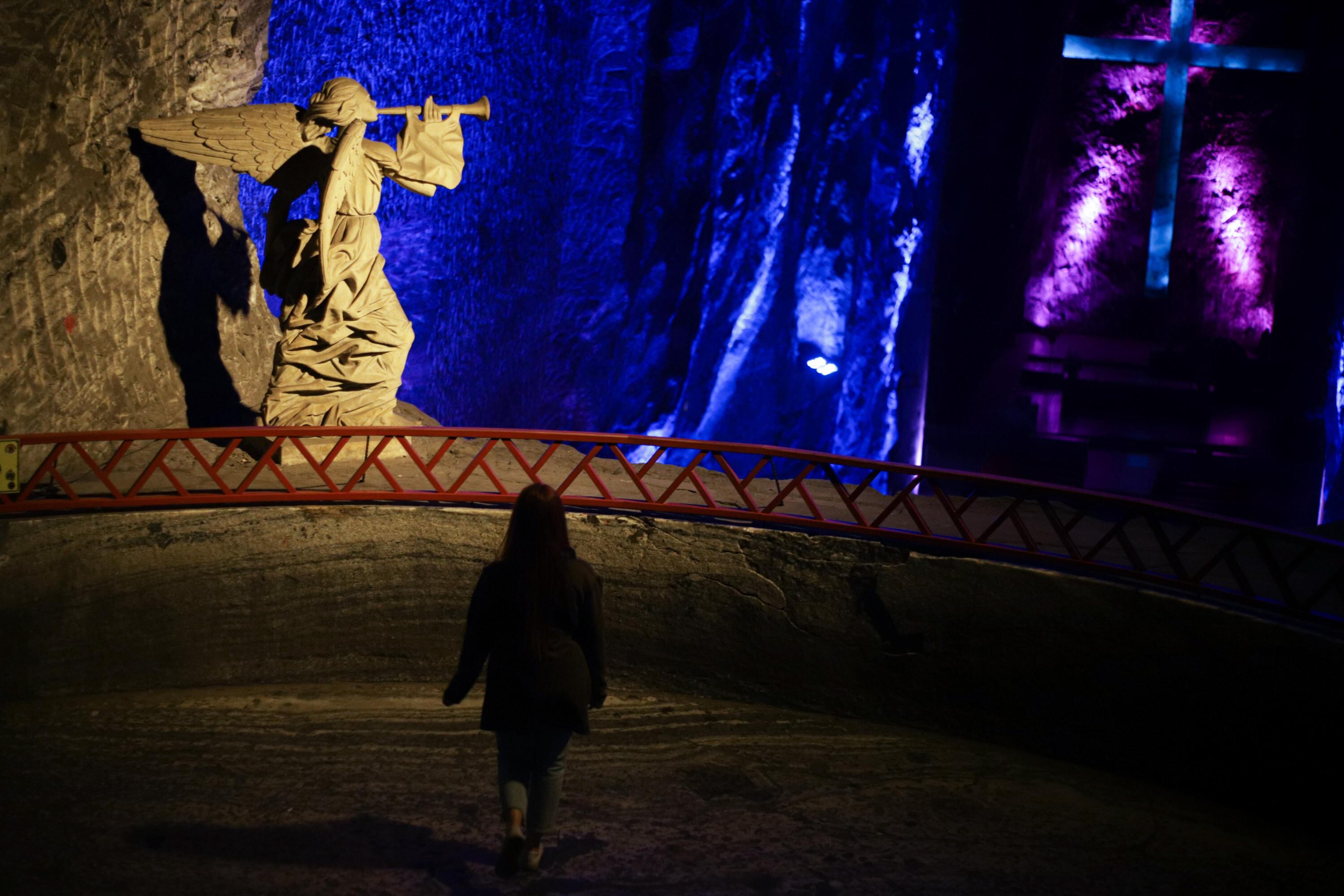 La Catedral de Sal de Zipaquirá, Primera Maravilla de Colombia, se iluminó con un millón de luces LED de bajo consumo y amigables con el medio ambiente, figuras en 3D y un túnel de luces, que se podrán apreciar desde el mes de diciembre.