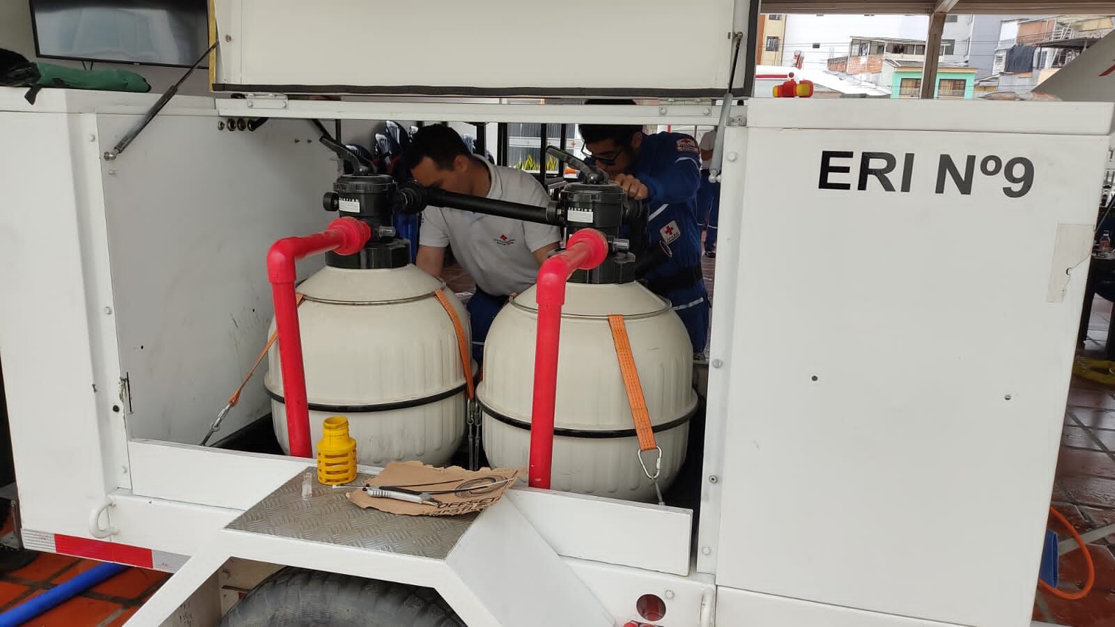 En caso de erupción del Volcán Nevado del Ruiz, la Cruz Roja de Caldas alista planta de tratamiento de agua potable.