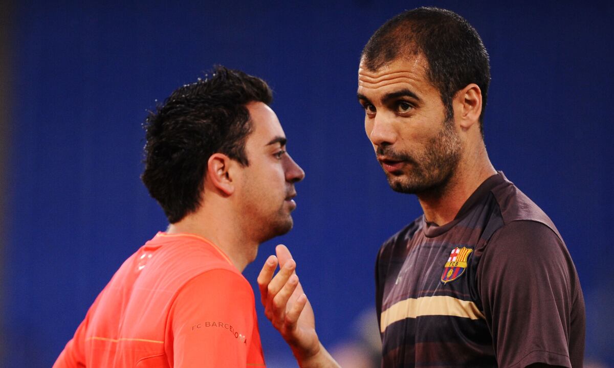 ROME - MAY 26: Josep Guardiola coach of Barcelona speaks to Xavi during the Barcelona training session prior to UEFA Champions League Final versus Manchester United at the Stadio Olimpico on May 26, 2009 in Rome, Italy. (Photo by Getty Images/Jasper Juinen)
