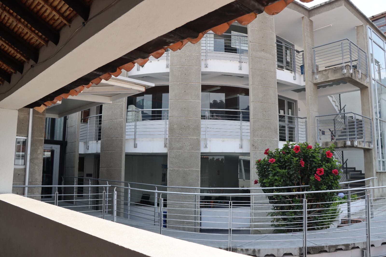 Universidad de Pamplona ha impulsado notoriamente los estudios en filosofía, estudios en comunicación y desarrollo, estudios en paz y resolución de conflictos.