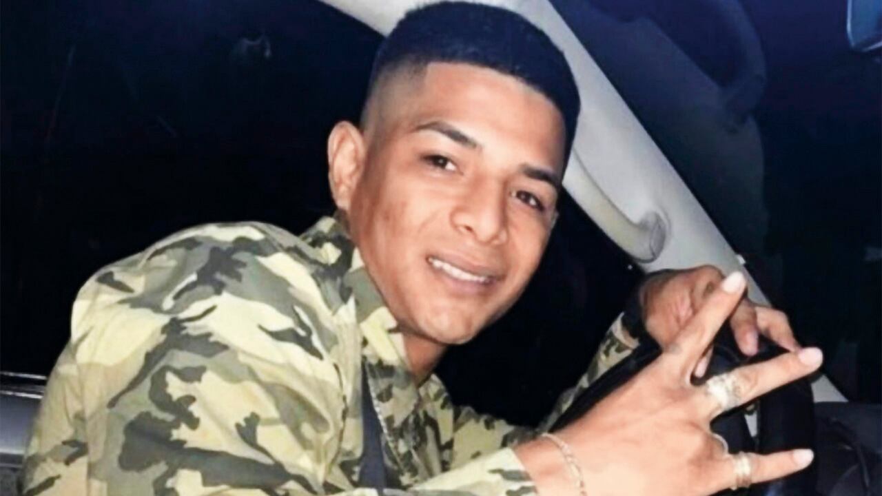 El FBI y la Dijín tienen información que relaciona a Joshua David Linney con el grupo criminal de los Conquistadores de la Sierra y su cabecilla alias El Menor.