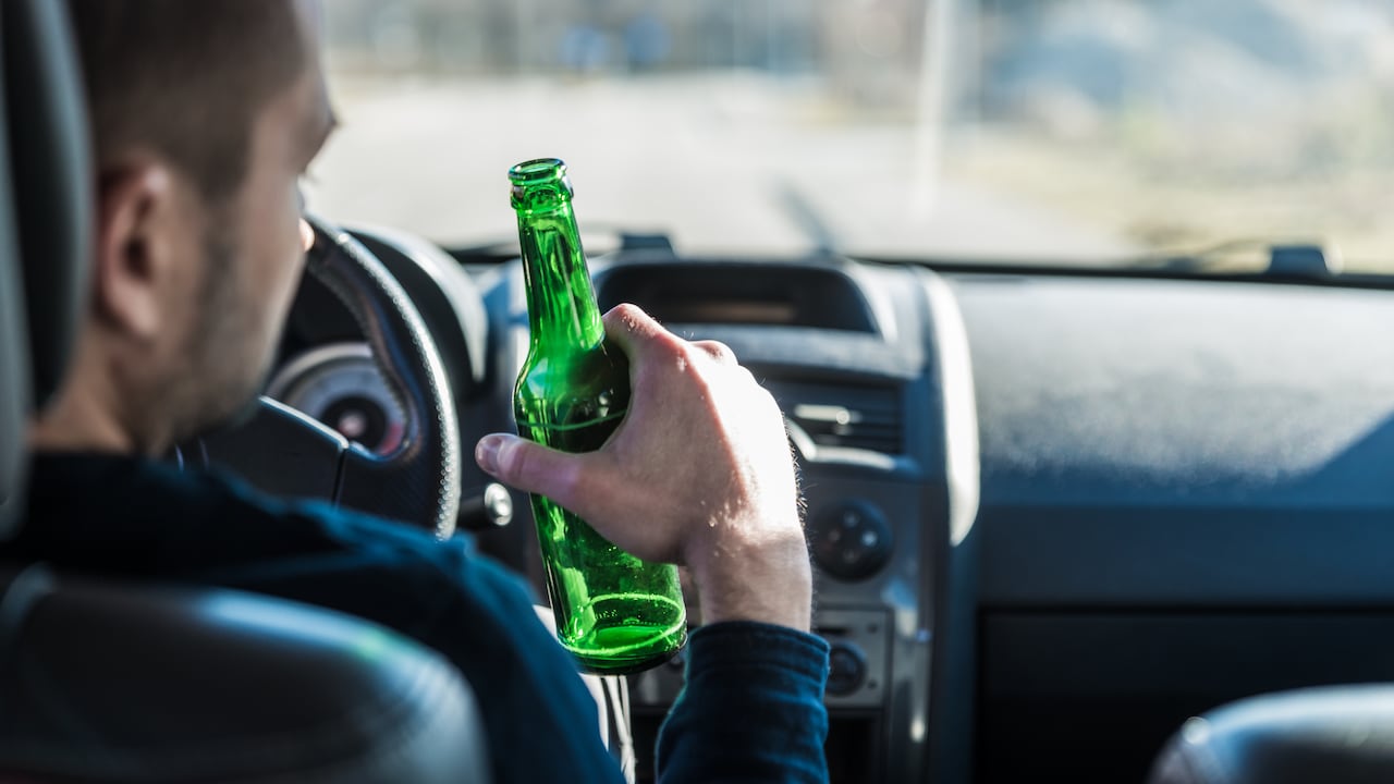 Un conductor ebrio que provoque un accidente de tránsito en el que resulten personas muertas podría enfrentar penas de hasta 37 años de prisión.