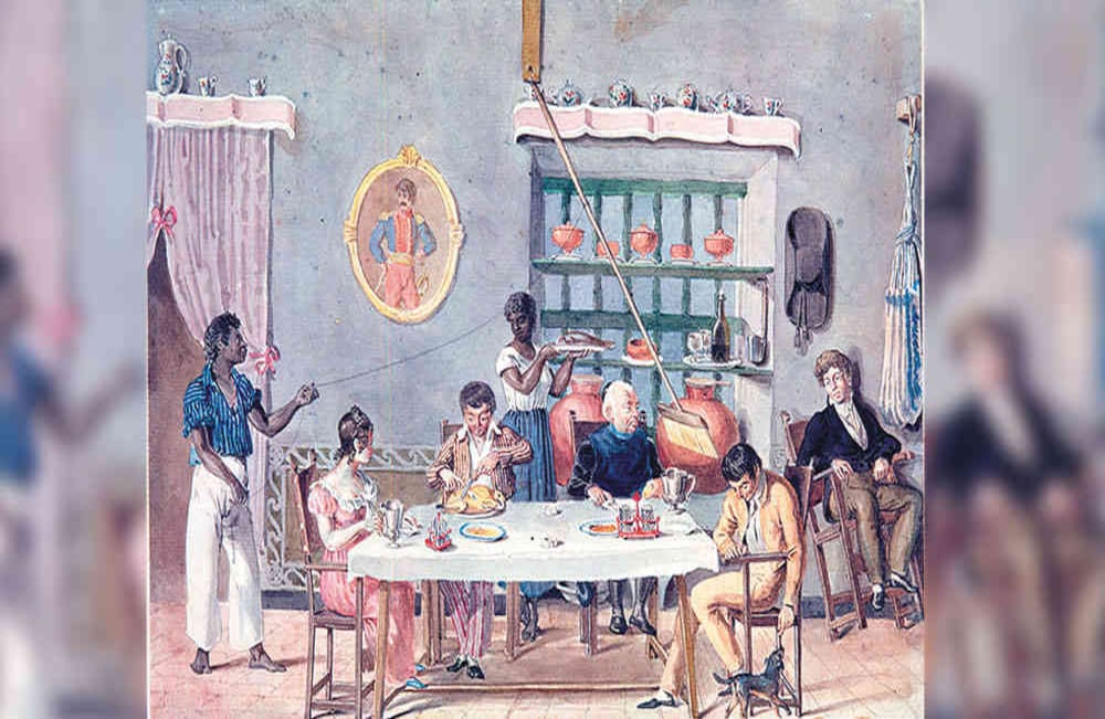 La cena en Santa Marta: Désiré Roulin fue incluido por Alejandro de Humboldt en el grupo de científicos que debían viajar a Colombia para fundar el Museo Nacional y una facultad de ciencias y mineralogía. En su viaje y permanencia en Bogotá, este científico y acuarelista fue registrando las imágenes que llamaban su atención, guiado por un impulso costumbrista y etnográfico. La cena en Santa Marta nos enseña la paz que se estaba registrando después de la batalla de Boyacá, y la inclusión de retratos de Bolívar en las residencias de las ciudades. François Désiré Roulin, 1823, acuarela sobre papel, colección Banco de la República.