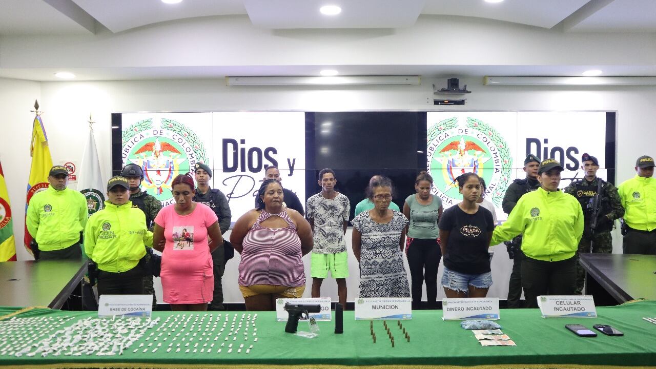 Presuntos integrantes de la banda Los Descendientes en Barranquilla.