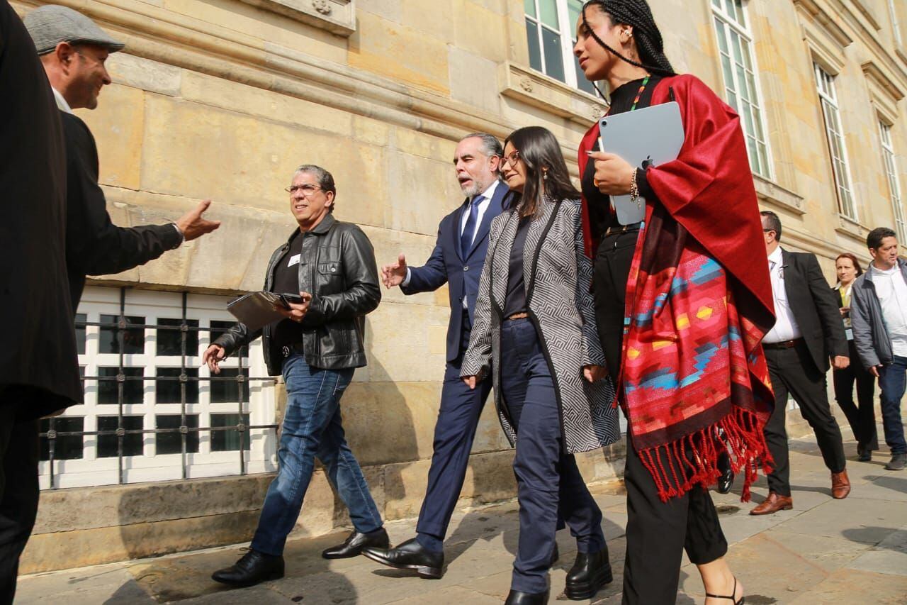 Juliana Guerrero junto a Armando Benedetti.