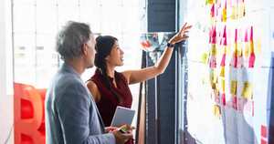 Un director de marketing es la cara de la empresa en el exterior. A través de sus estrategias, el público reconoce la marca y la siente cercana. En este empleo usted podrá ganar un aproximado de $132.000 dólares al año y, en un plazo de 10 años, se espera que aumente la demanda de esta profesión y se materialice en 22.000 puestos de trabajo.