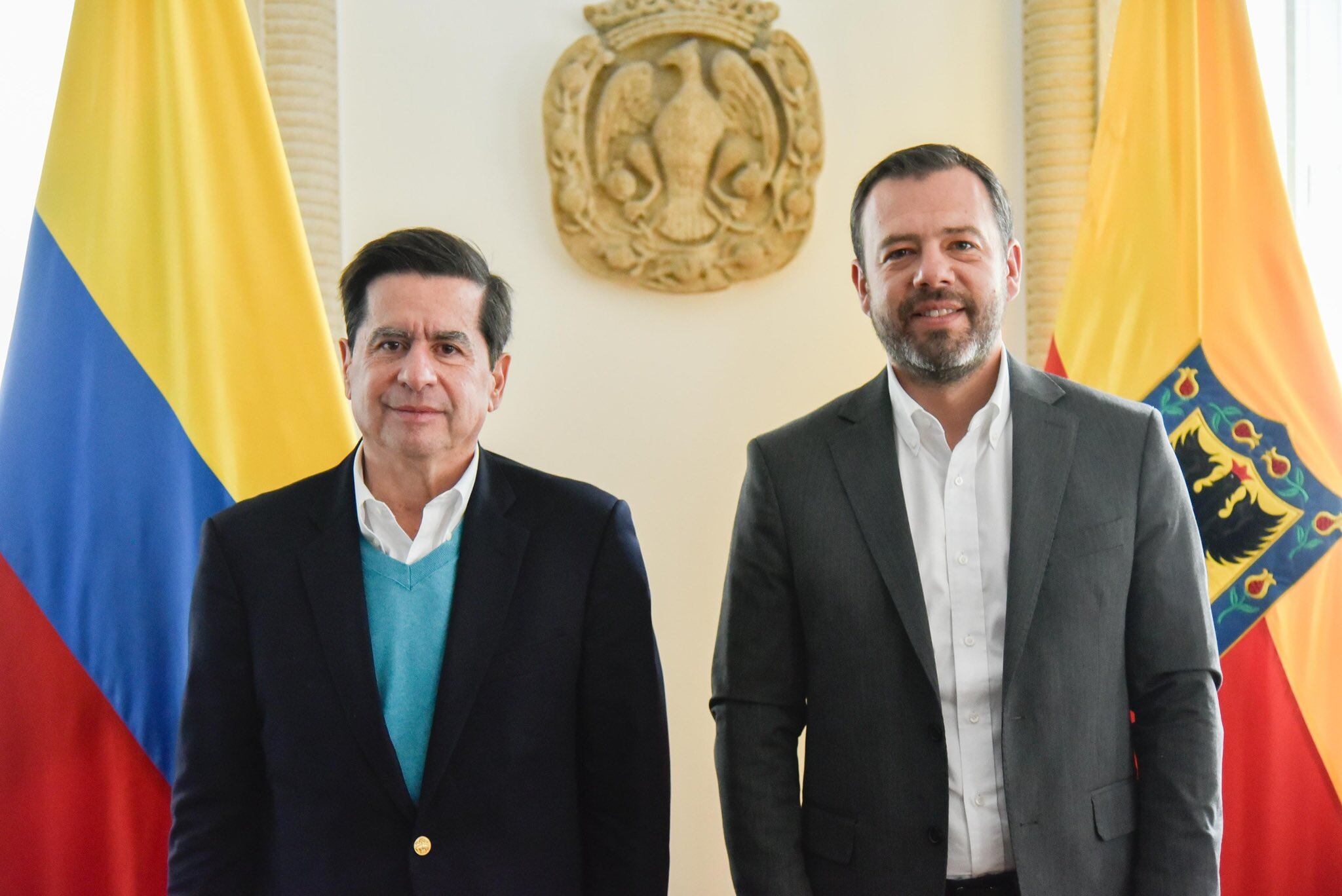 El ministro del Interior, Juan Fernando Cristo; y el alcalde de Bogotá, Carlos Fernando Galán.