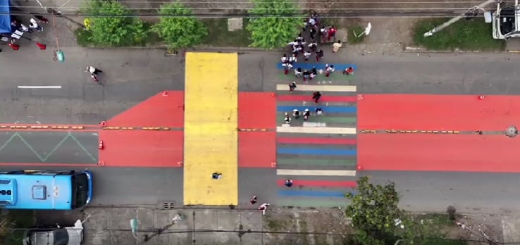 Señalización en zona escolar de Cali.
