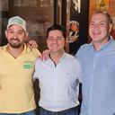 Rodolfo Correa con integrantes de la Alianza Verde.