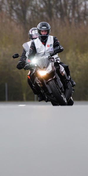 La entidad señaló que el mayor número de personas accidentadas en motocicleta por rango de edad es el grupo de 20 a 24 años, con 18.3 %, seguido por 25-29 y 30-34 años, con 14.8 y 12.7 %, respectivamente. (Photo by Julian Stratenschulte/picture alliance via Getty Images)