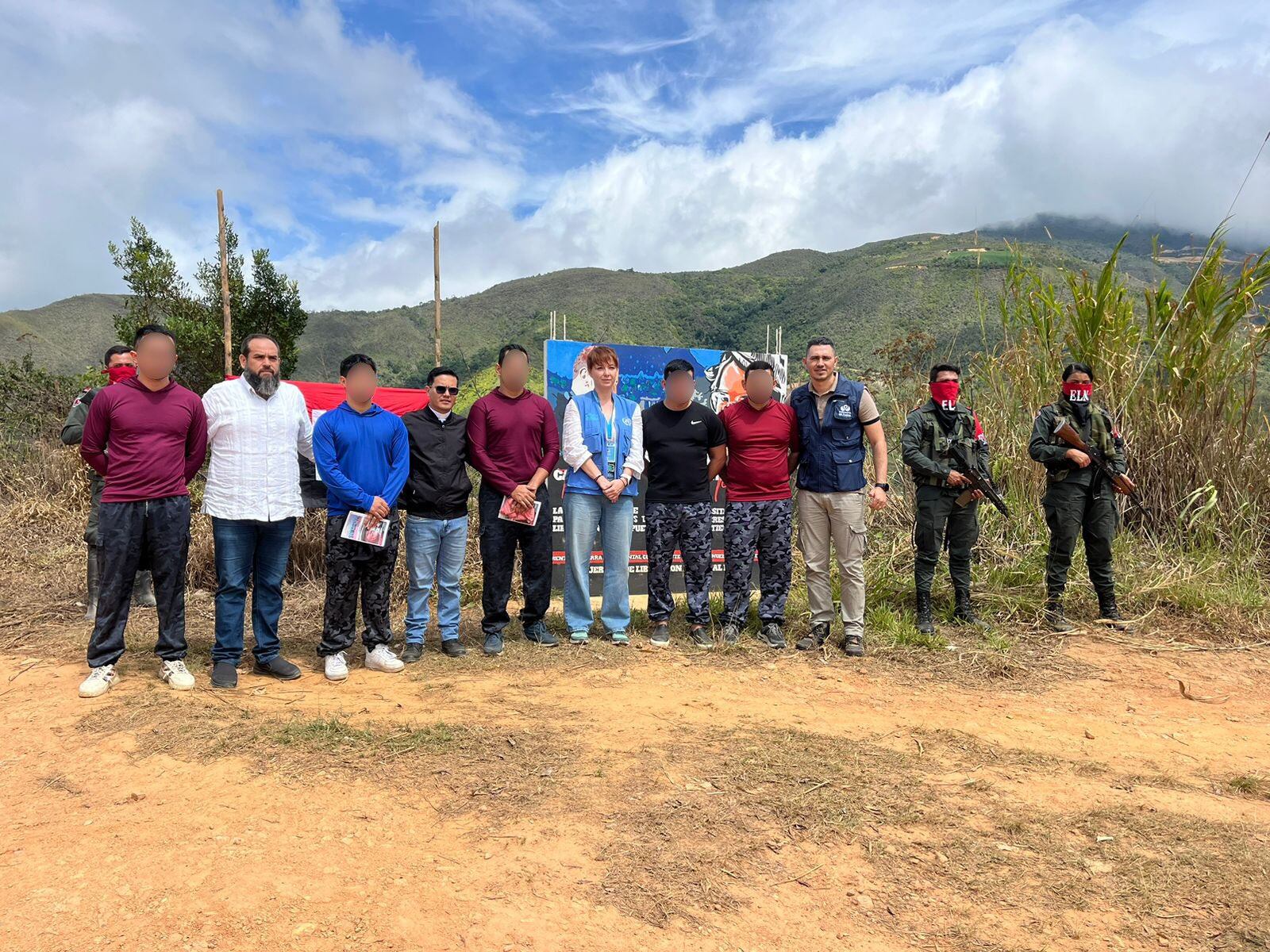 Cinco policías liberados por el ELN.