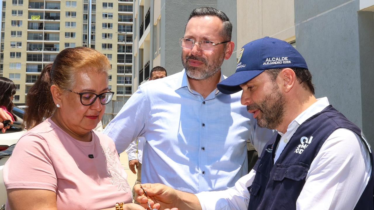Entrega de casas a damnificados en Cali.