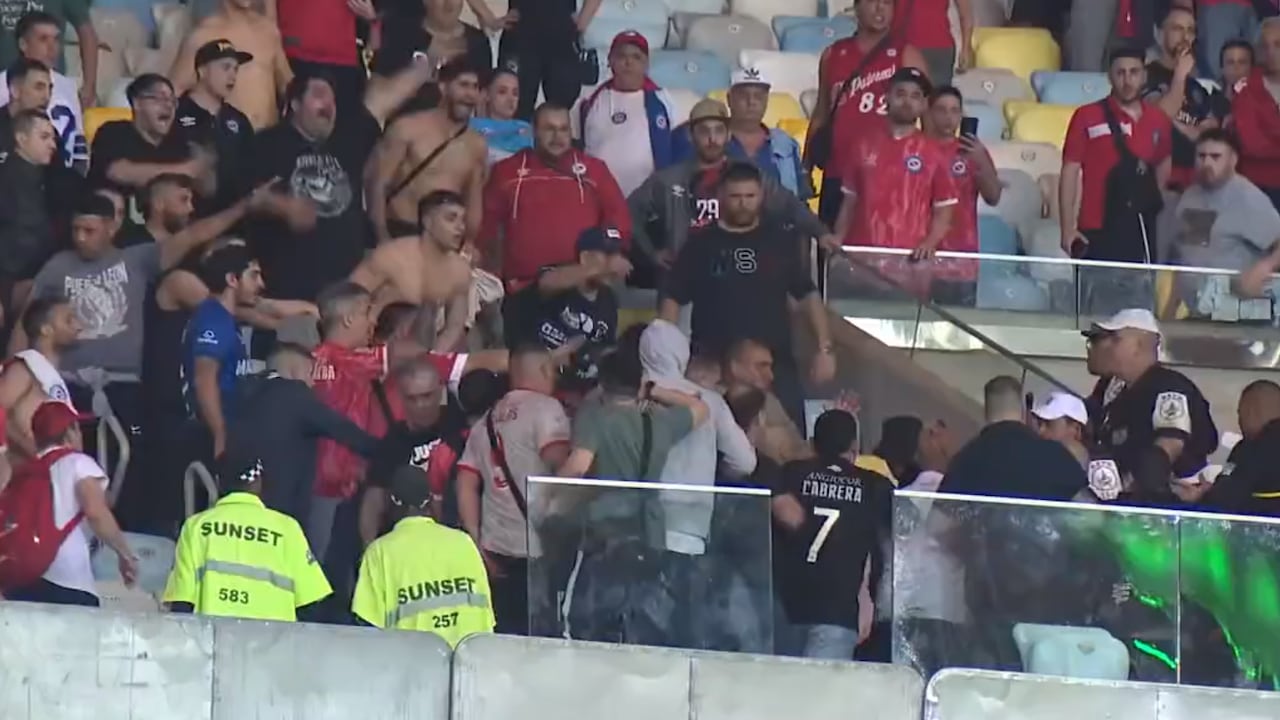 La fanaticada visitante en el Maracaná vivió un episodio tensionante con la Policía