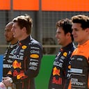 (izq. a der.) George Rusell y Lewis Hamilton de Mercedes, Max Verstappen y Sergio Pérez de Red Bull y Lando Norris de McLaren, en la pretemporada de la Fórmula 1 2022