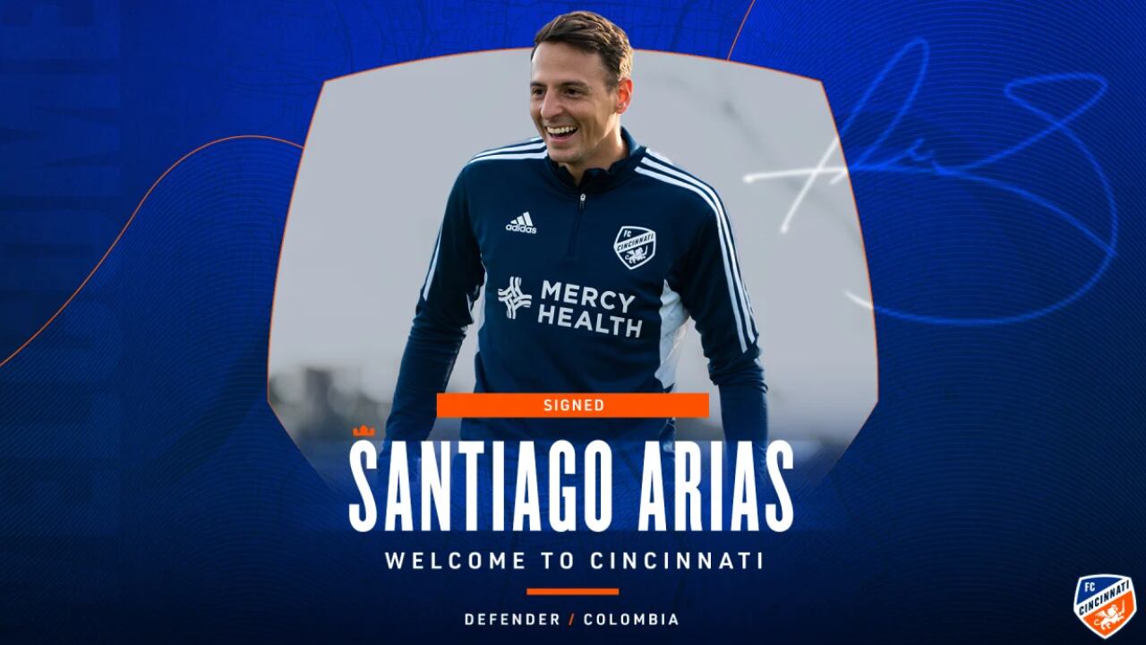 Santiago Arias, lateral colombiano que sufrió una dura lesión en el camino a Qatar 2022.