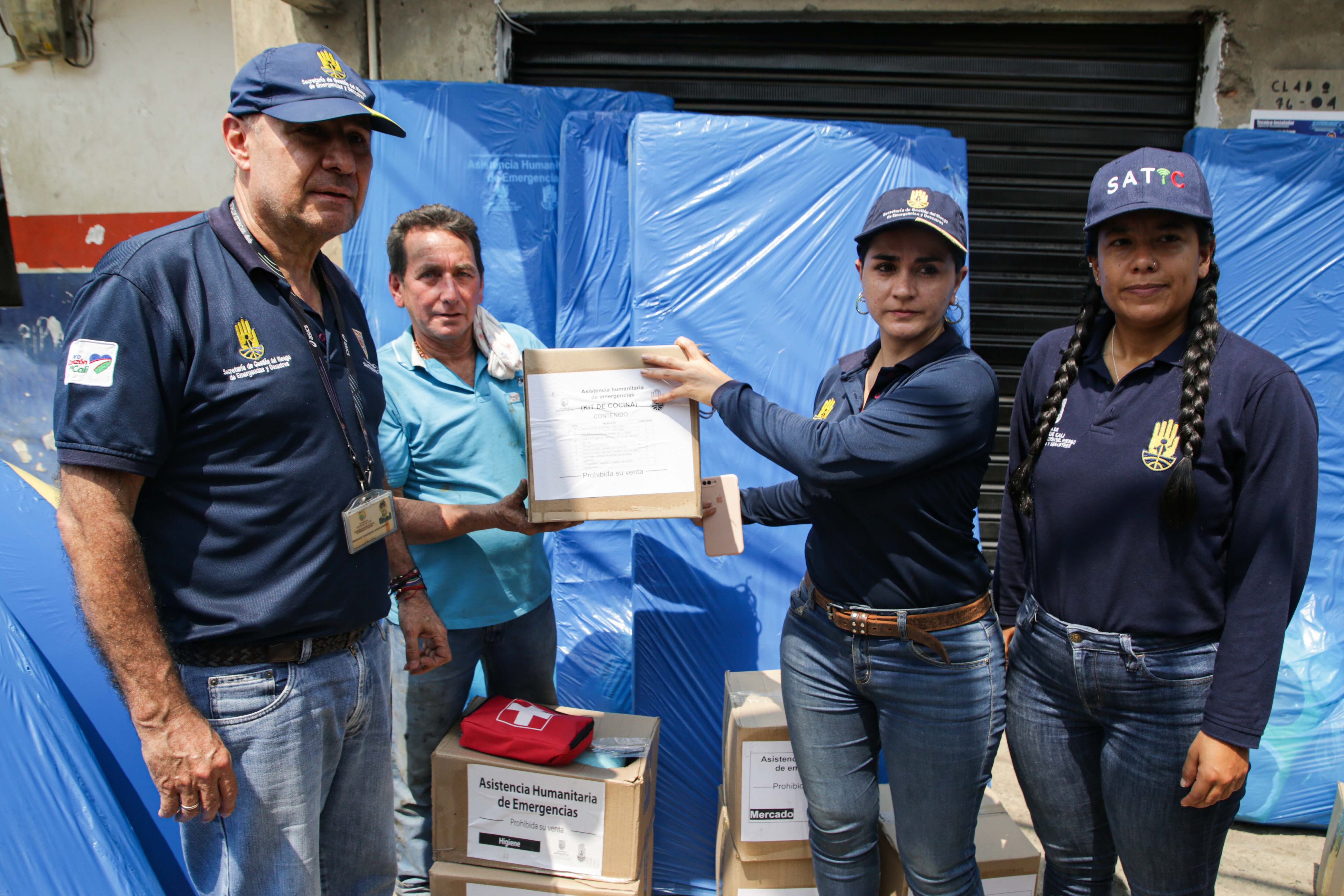 Voraz incendio consumió tres viviendas en sector de ladera en Cali.