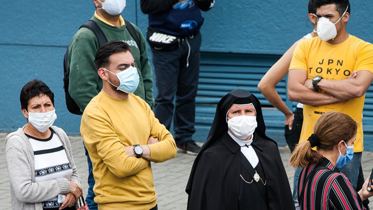 La vacunación contra el coronavirus, que se podría dar desde marzo en el país, será determinante para que la prioridad nacional sea la recuperación de la economía y del empleo.