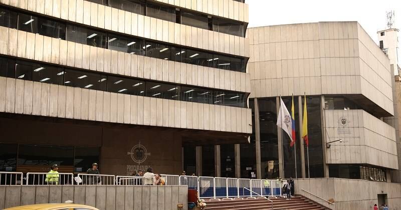 La Procuraduría General de la Nación como entidad de control formuló cargos a los funcionarios.