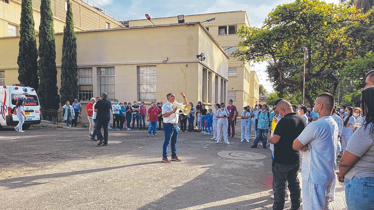 Los laboratorios de la capital están al borde del colapso.