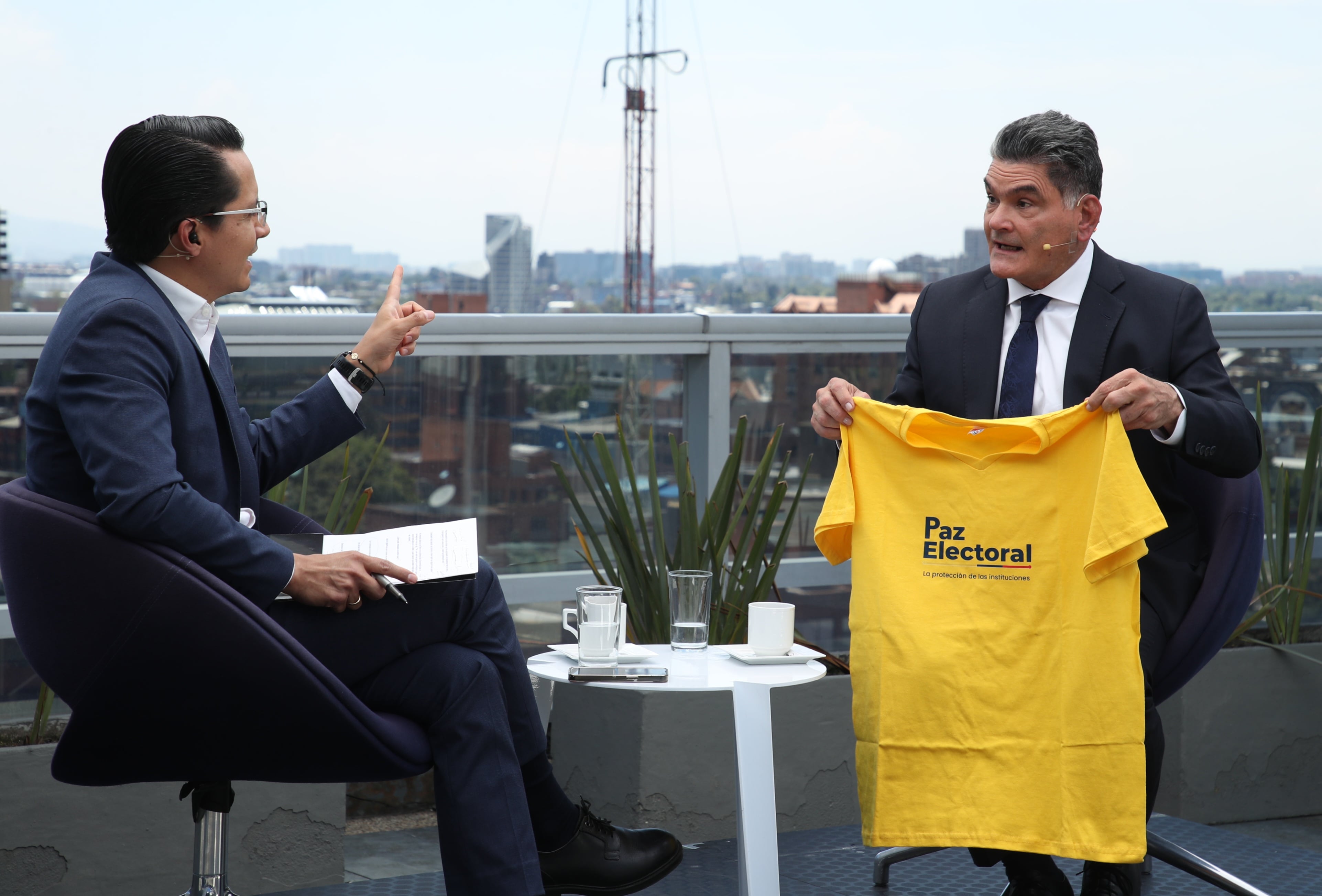 Yesid Lancheros, director de SEMANA, con Gregorio Eljach, procurador general.