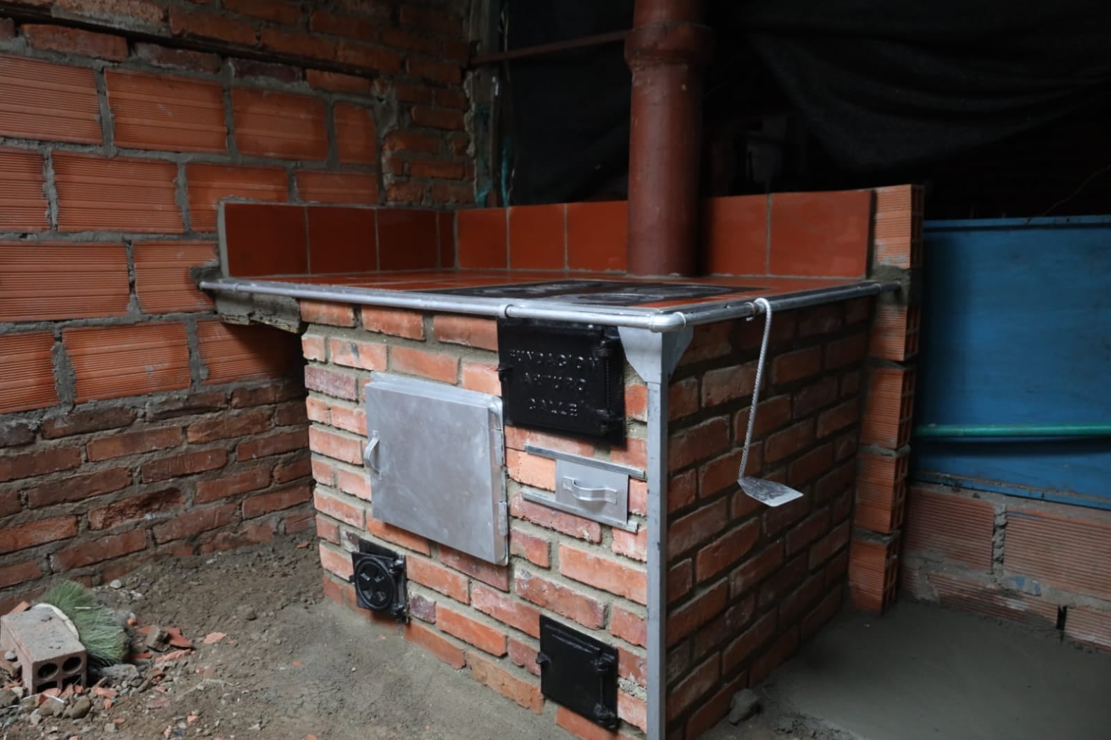 Cuatro familias de las veredas El Trapiche, Los Vados y La Mutis, ubicadas en la zona rural de Los Patios, Norte de Santander, recibieron sus cocinas ecoeficientes.