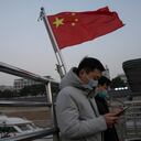 Los centros comerciales de Wuhan están atestados de gente y los atascos vuelven a ser frecuentes en las calles.