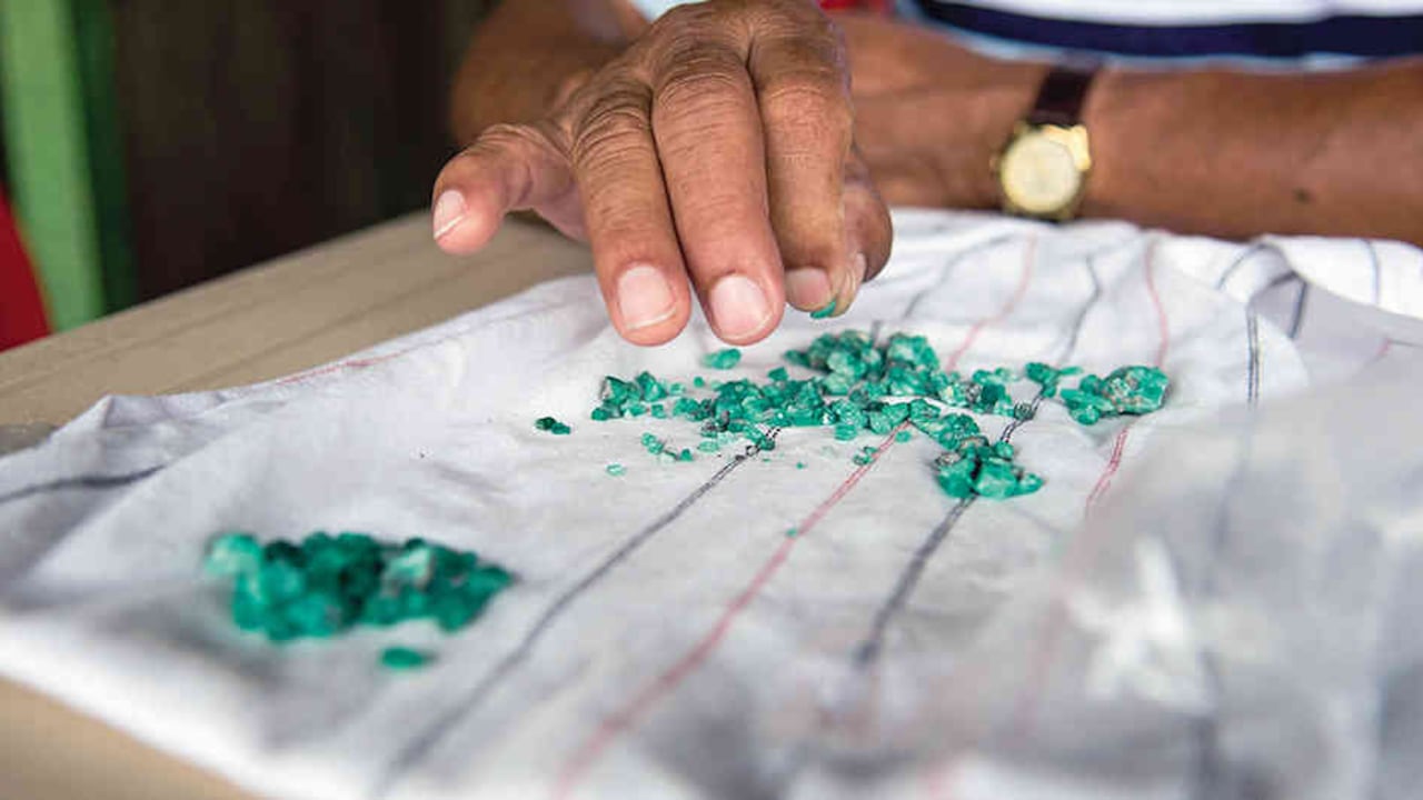 Los denominados guaqueros deben registrarse ante las alcaldías de sus municipios para vender sus esmeraldas.