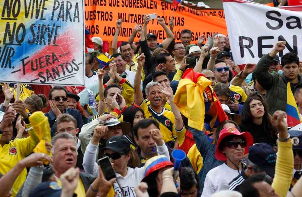 La plaza de Bolívar congregó a miles de participantes. Foto: Guillermo Torres Reina / SEMANA