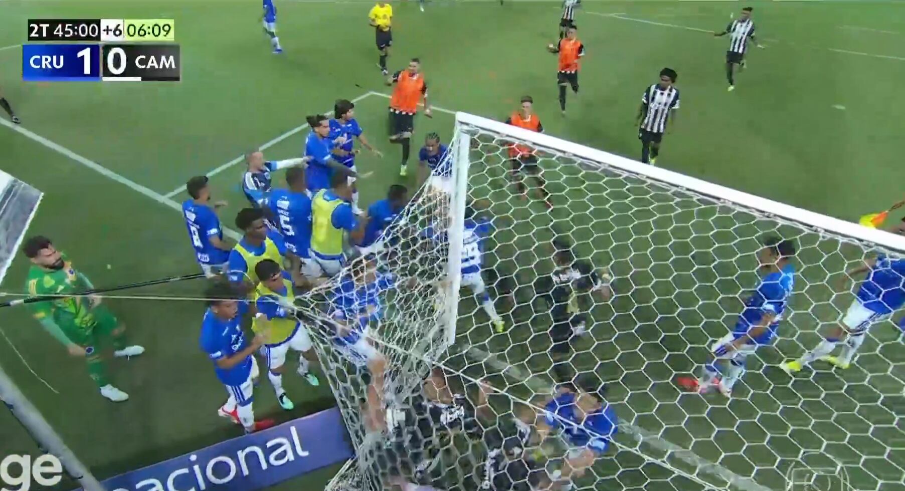 Batalla campal entre Cruzeiro y Mineiro.