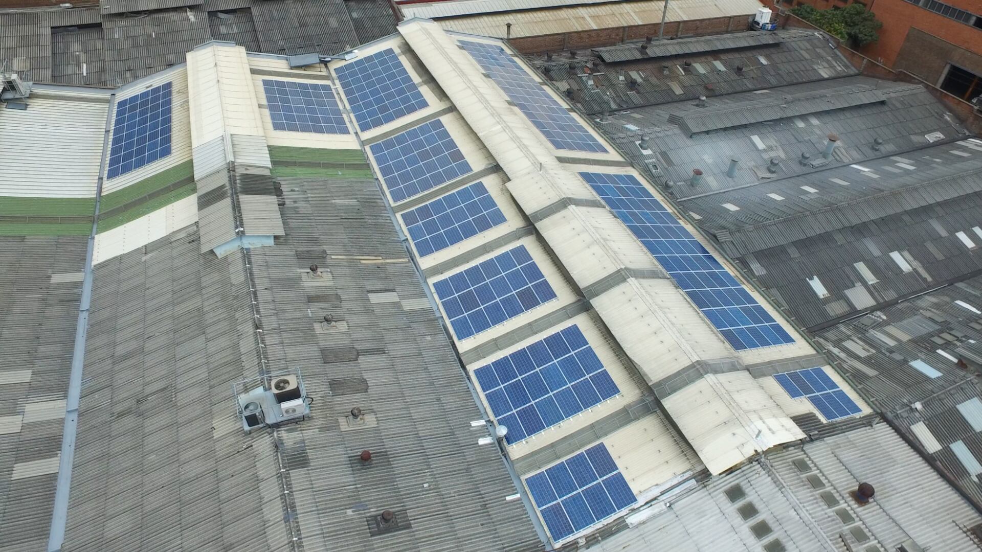 BOSI cuenta con uno de los proyectos más grandes de paneles solares en Antioquia.