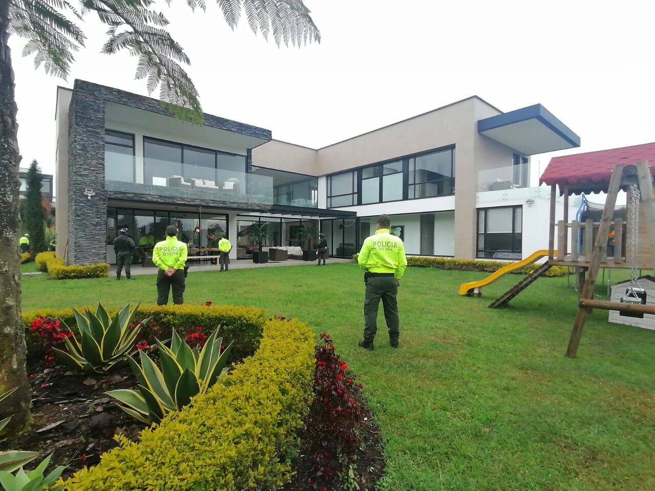 Las lujosas propiedades de una red de venta de chance ilegal en Antioquia