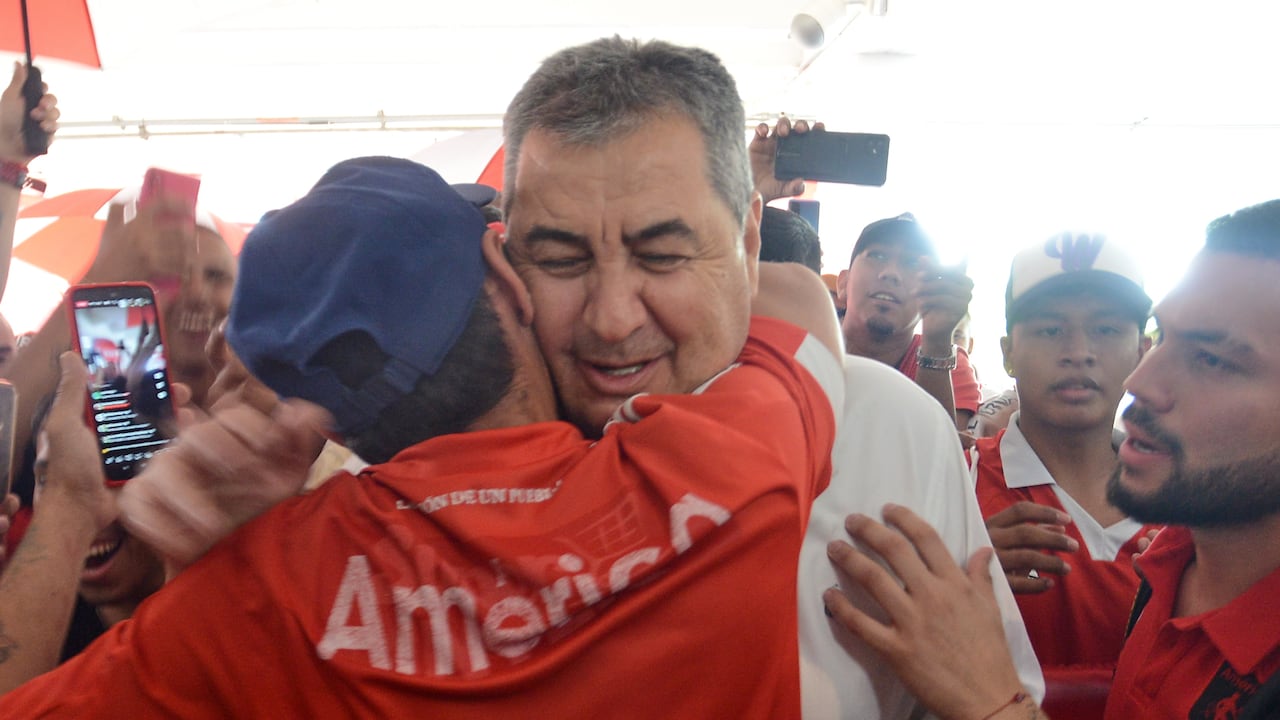 Cali: Llegada a Cali el nuevo técnico del América de Cali, Jorge "Polilla" Da silva: Foto José L Guzmán. El País