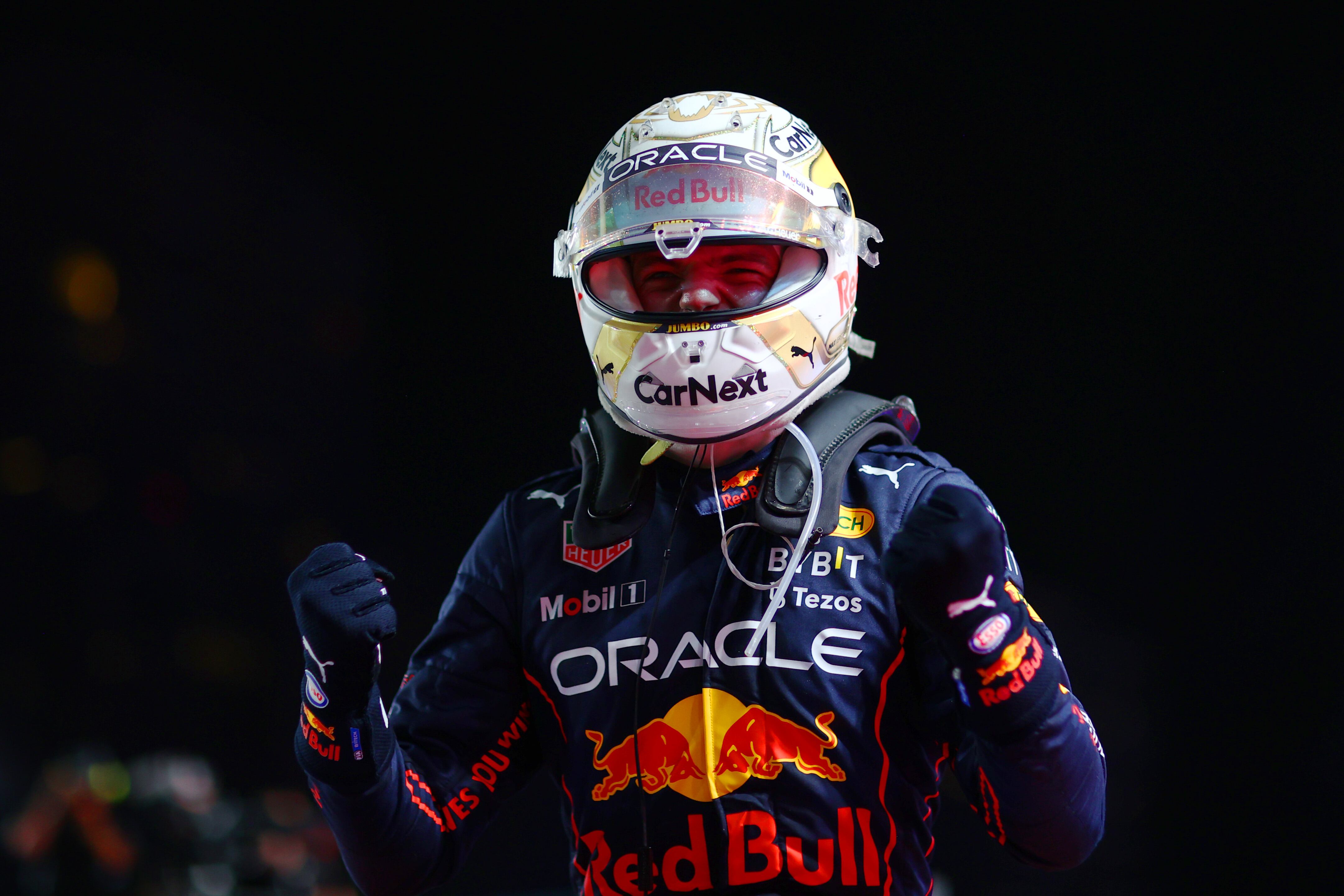 Max Verstappen del Red Bull Racingdrives fue el más rápido en las prácticas libres de este viernes en Jedá.