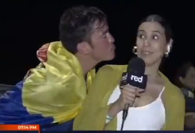 El presidente del Conejo de Duitama, Boyacá, Julián Andrés Gómez Martínez, intentó besar a la fuerza a la periodista María Juliana Correa, de Red+.