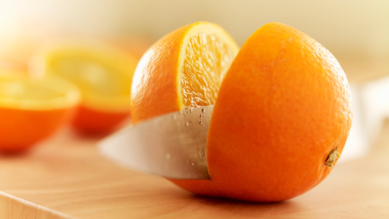 Esta fruta es una fuente principal de vitamina C.