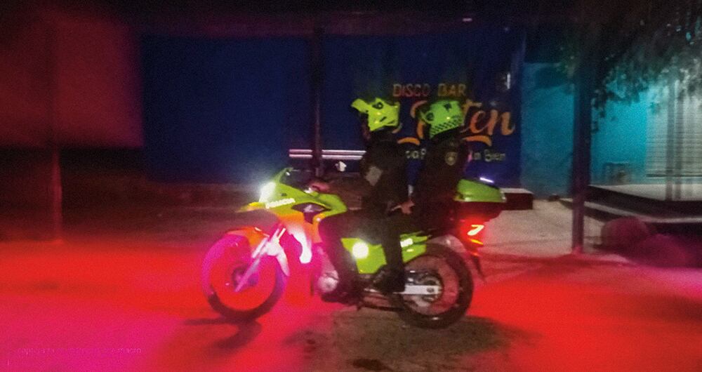  Los dos policías fueron sacados de las calles y reasignados a labores administrativas, pero tiempo después pidieron la baja de la Policía. Ahora, es un misterio su paradero. Desde la Policía dicen que no encuentran explicación a lo que sucedió. 