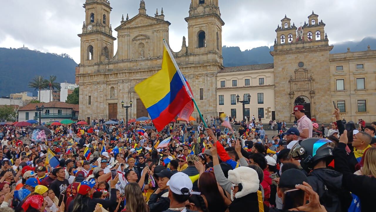 Concentración en la plaza de Bolívar de ciudadanos Venezolanos, celebración por la captura de Nicolás Maduro