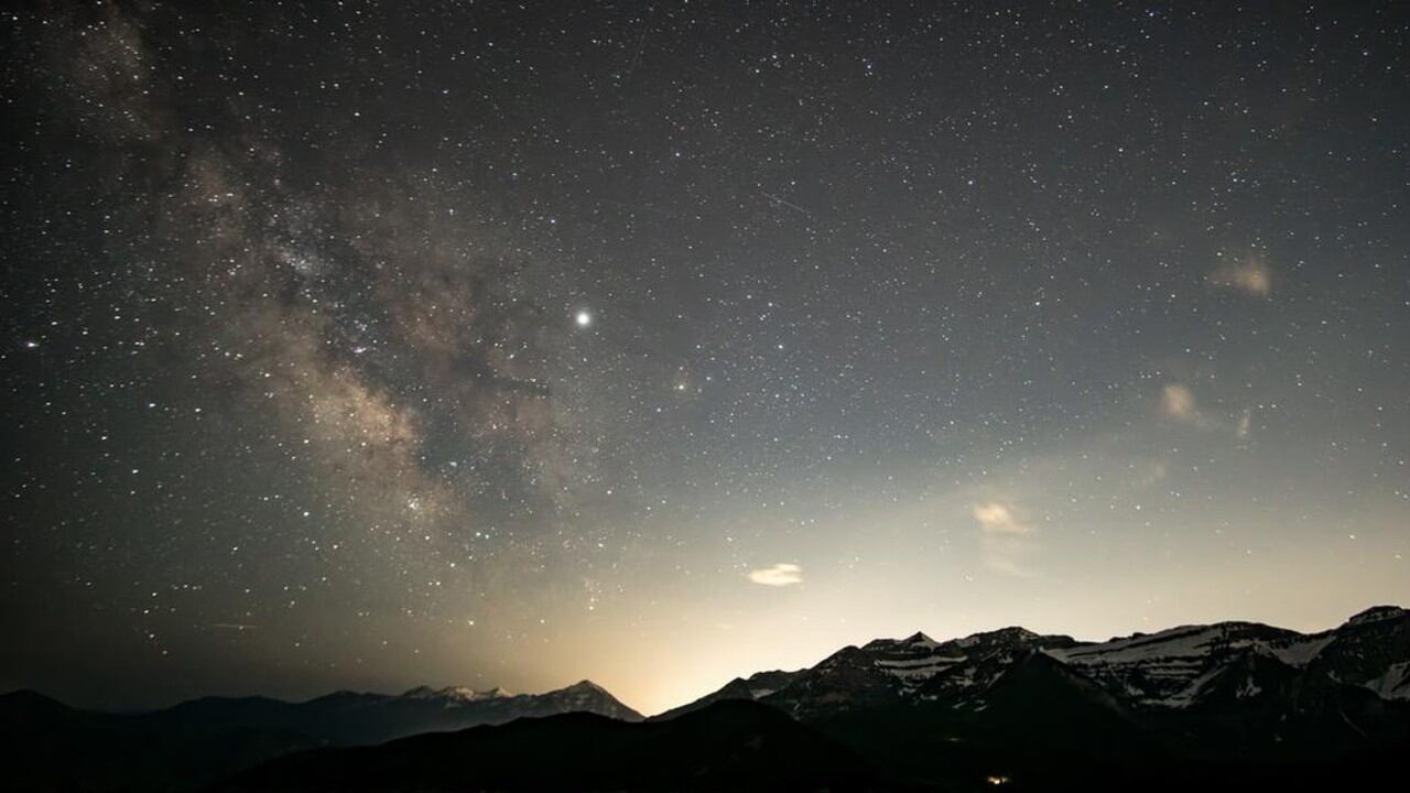 Los satélites espejo de Reflect Orbital prometen revolucionar nuestra relación con la noche, extendiendo la generación de energía solar más allá del ocaso.