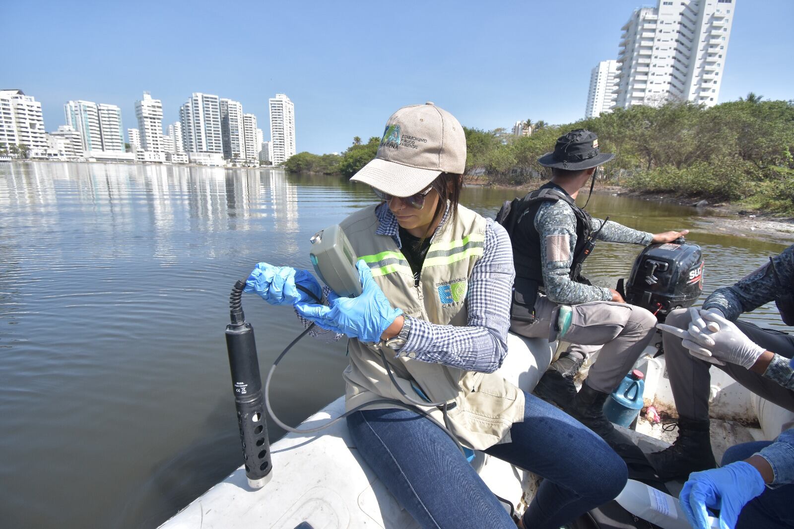 Peces muertos en El Laguito Cartagena